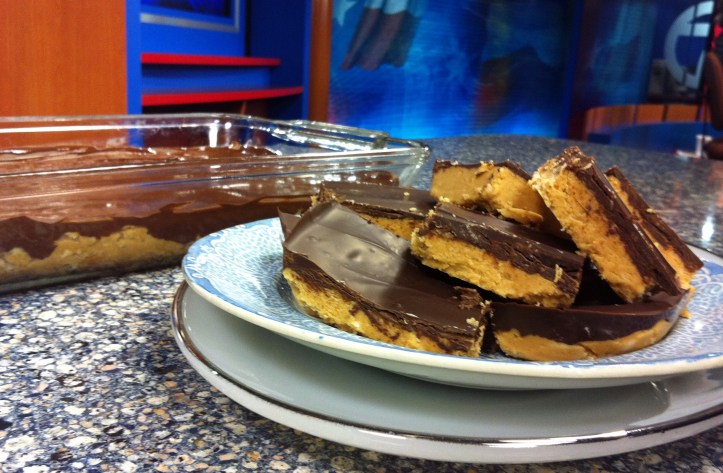 chocolate-peanut butter bars 031