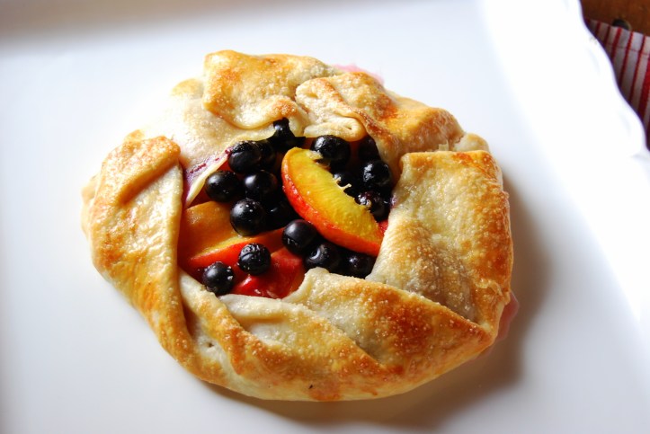 blueberry peach galette 002
